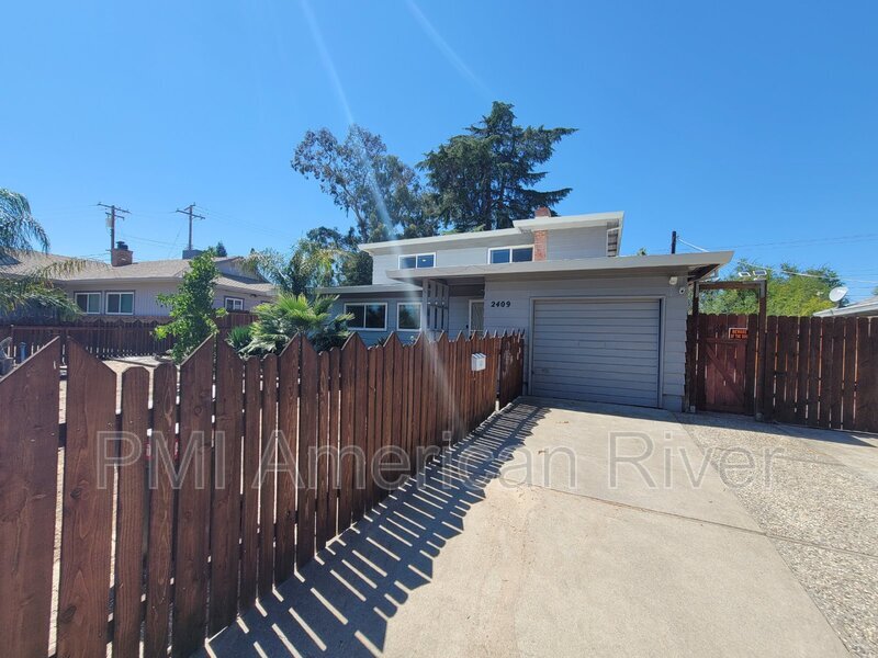 Primary Photo - 2409 Barcelona Way
