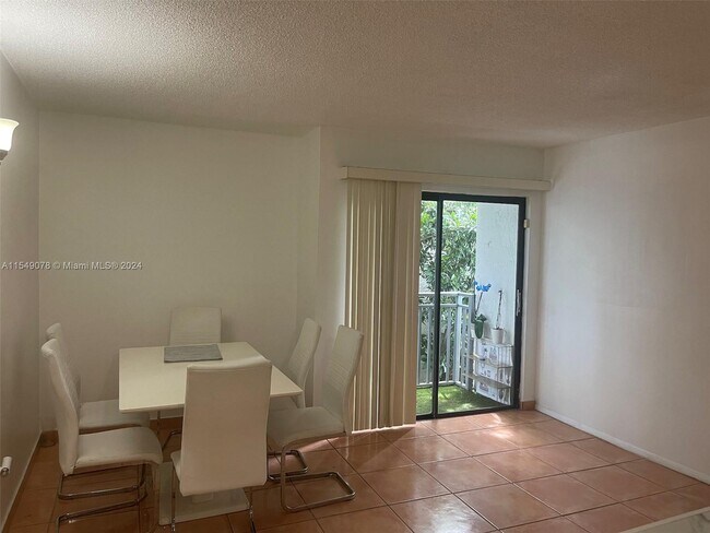 Building Photo - 753 Michigan Ave