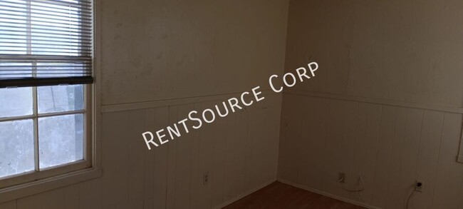 Building Photo - 250 Juniper St