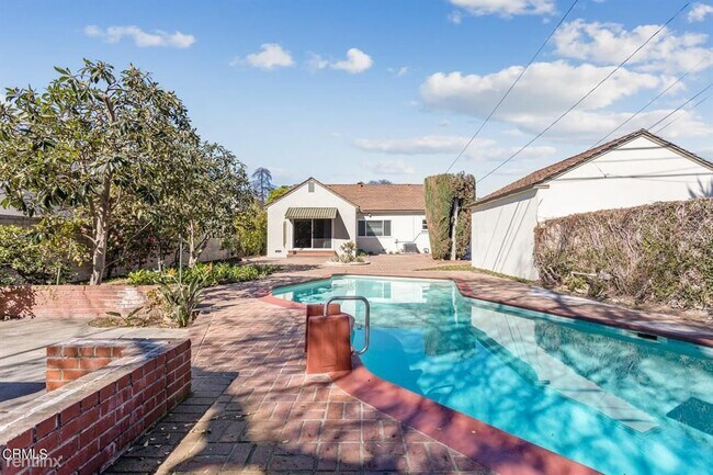 Foto del edificio - 4 br, 1.5 bath House - 2680 Lorain Rd
