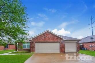 Building Photo - 324 Broken Bow