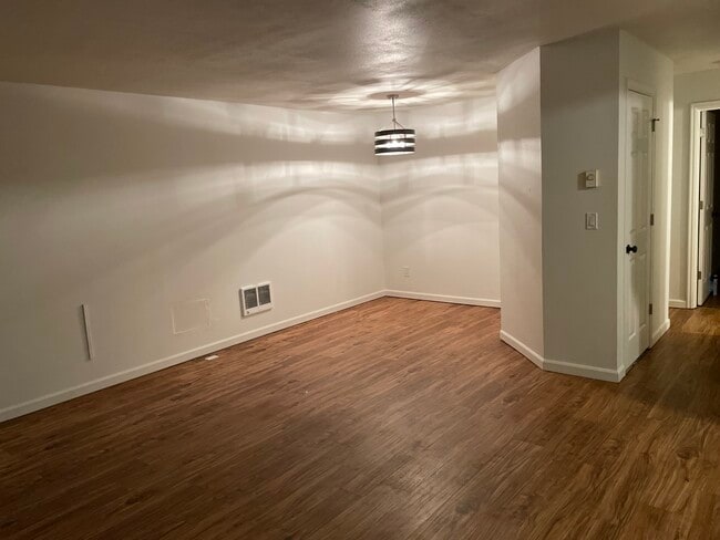 Foto del edificio - 1040 Columbia Ridge Dr