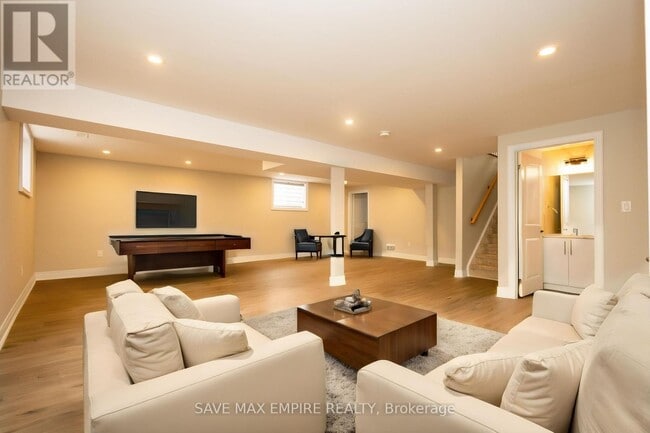 Photo du bâtiment - 3580 Canfield Crescent