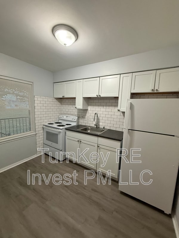 Foto del edificio - 1505 N Maywood Dr