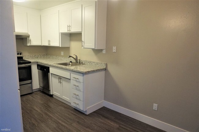 Building Photo - 2 br, 1 bath  - 1025 35th Ave Apt 12 Apt 12