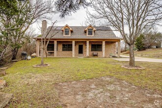 Building Photo - 111 Bluebonnet Dr