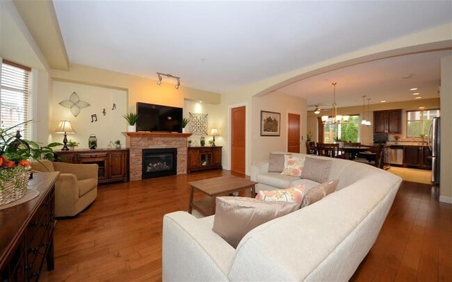 Building Photo - 20738-20784 84 Ave