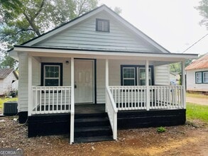 Building Photo - 204 Colonial St