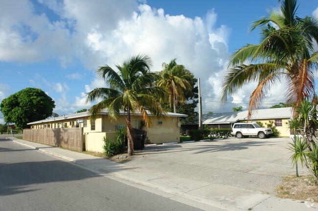 Building Photo - 510-516 Lake Osborne Dr