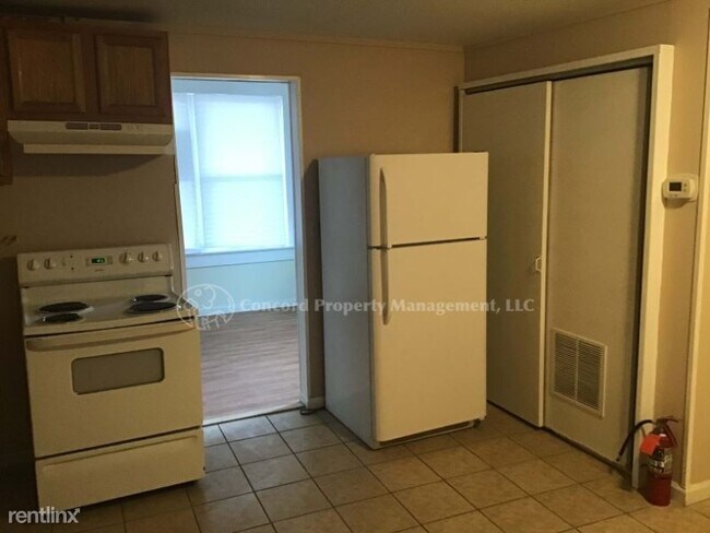 Building Photo - 1 br, 1 bath Apartment - 3031 Hamilton Ave