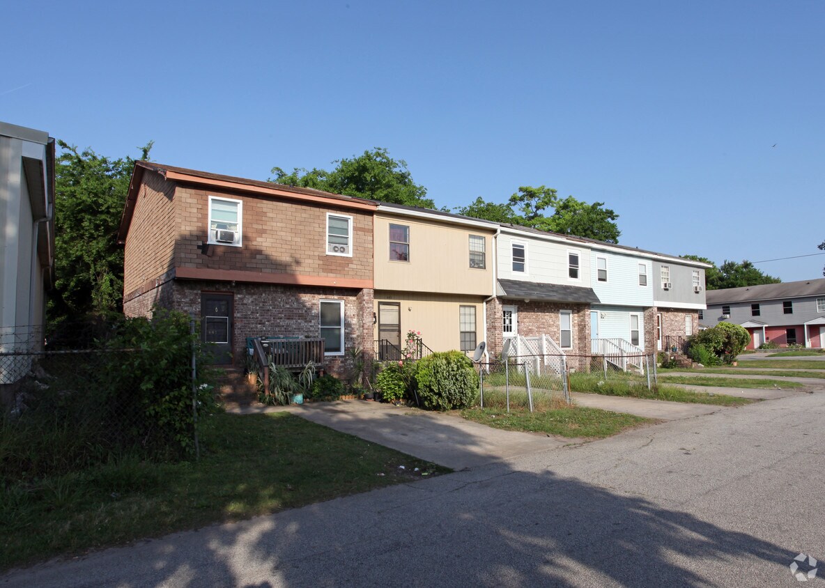 Building Photo - 441-449 N Nassau St