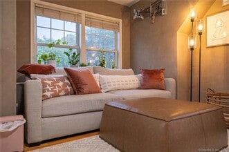 Building Photo - 160 Glenbrook Rd