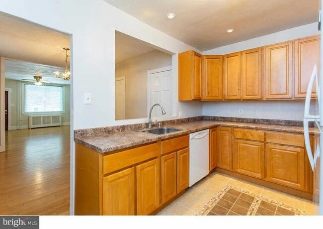 Building Photo - 141 Leverington Ave