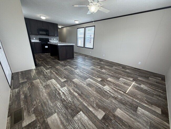 Building Photo - 38019 Leverette Ave