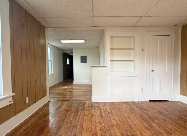 Foto del edificio - 402 E 2nd St