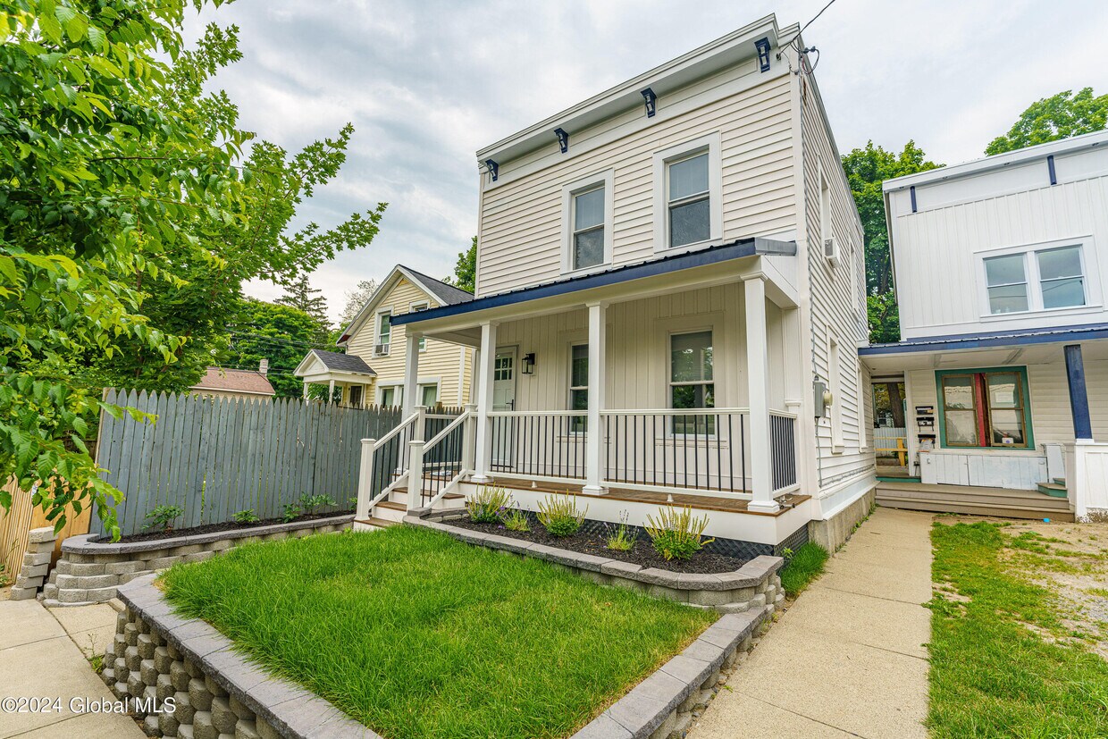 43 1/2 Marvin St, Saratoga Springs, NY 12866 House Rental in Saratoga