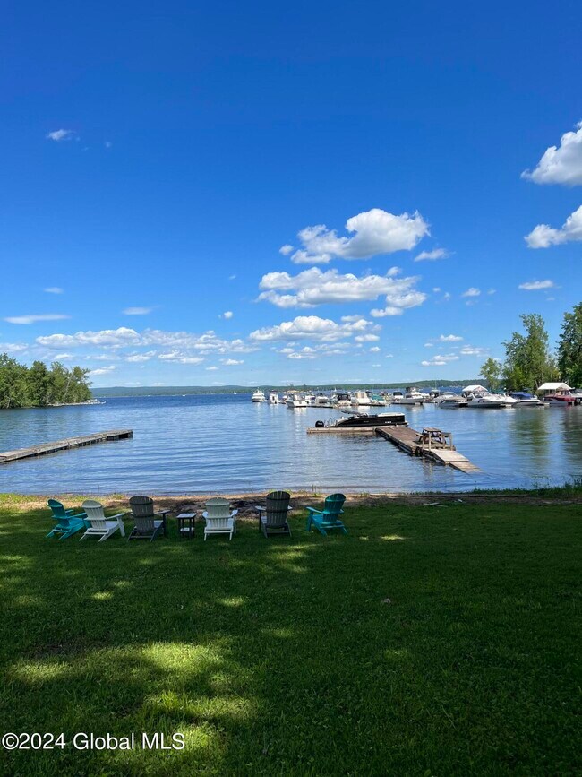 Foto del edificio - 346 Lakeside Dr