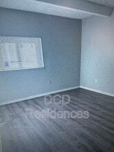 Building Photo - 8310 Oak Forest Ct