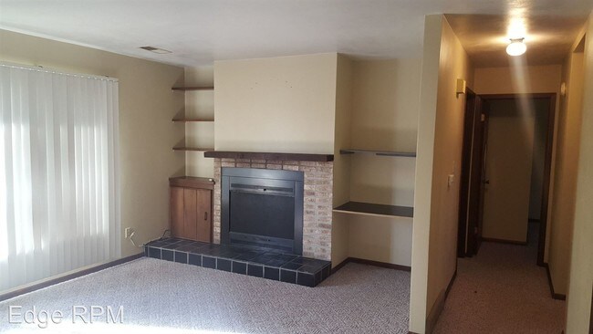 Building Photo - 2 br, 1 bath Apartment - 1203 Kaplan Dr