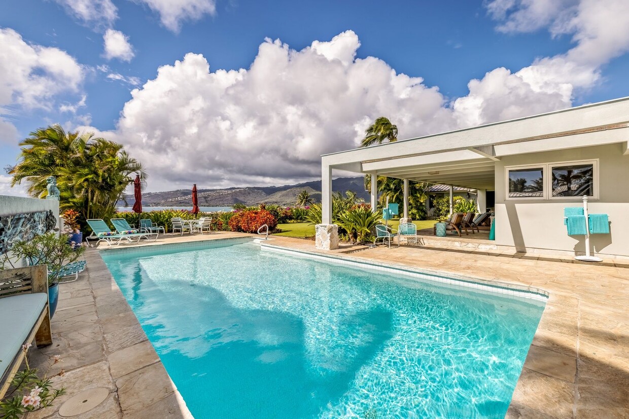 Foto principal - Exquisite haven in prestigious Portlock! A...