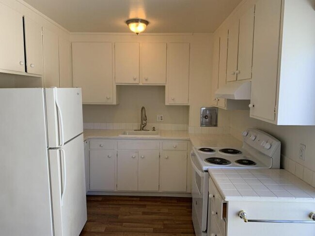 Building Photo - 2 bedroom in San Francisco CA 94122