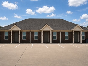 Building Photo - 2207 Opportunity Dr