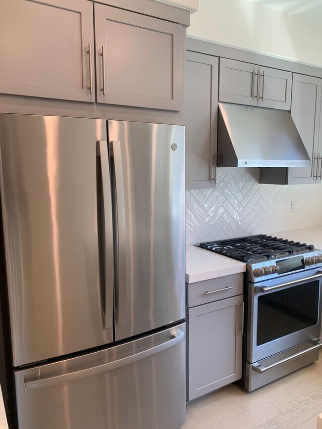 Foto del edificio - 3 Bedroom 3.5 Bathroom Townhome in the cov...