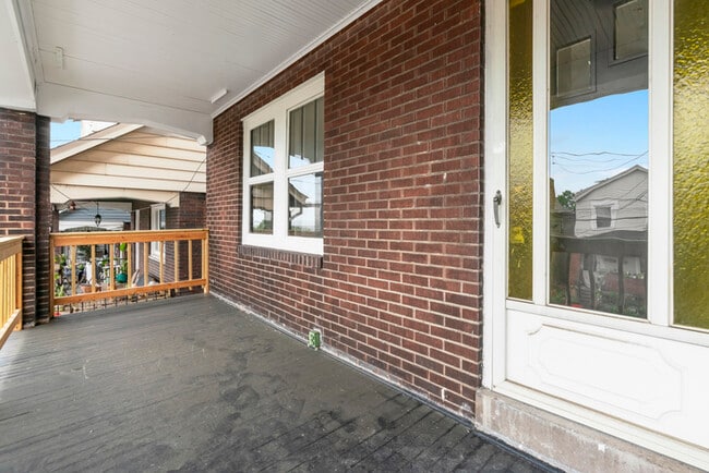 Building Photo - 2217 Hawthorne Ave