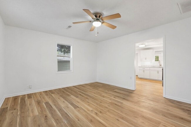 Building Photo - Cozy Home with Lots To Offer
