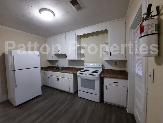 Building Photo - 1401 Kinderway &amp; 4300-4302 Wentworth -...