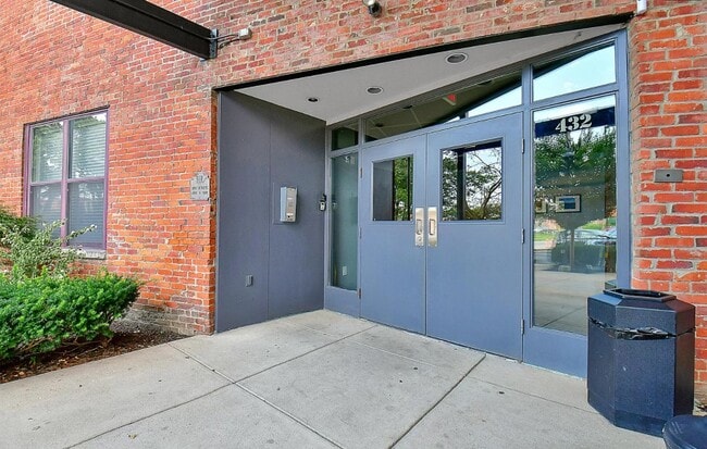 Front door to building - 432 E. Rich St