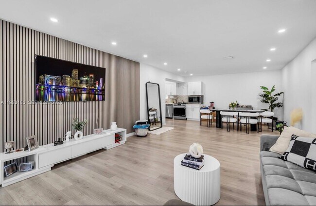 Foto del edificio - 1735 NE 147th St