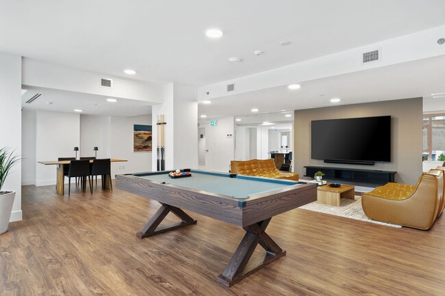 Building Photo - Highpoint Rental