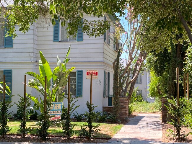Foto del edificio - 3202 Rowena Ave