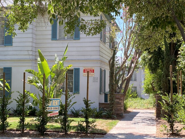 Building Photo - 3202 Rowena Ave