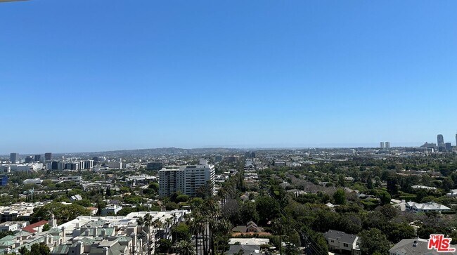 Building Photo - 999 N Doheny Dr