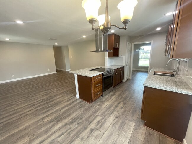 Building Photo - 10827 Sageriver Dr