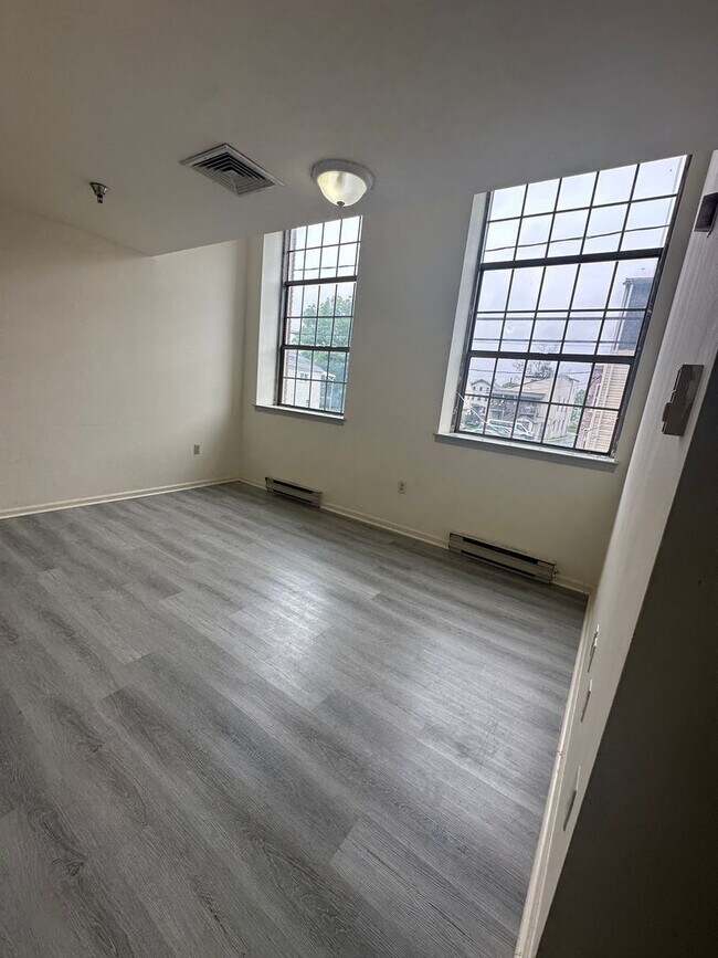 Building Photo - 149 Wilson St