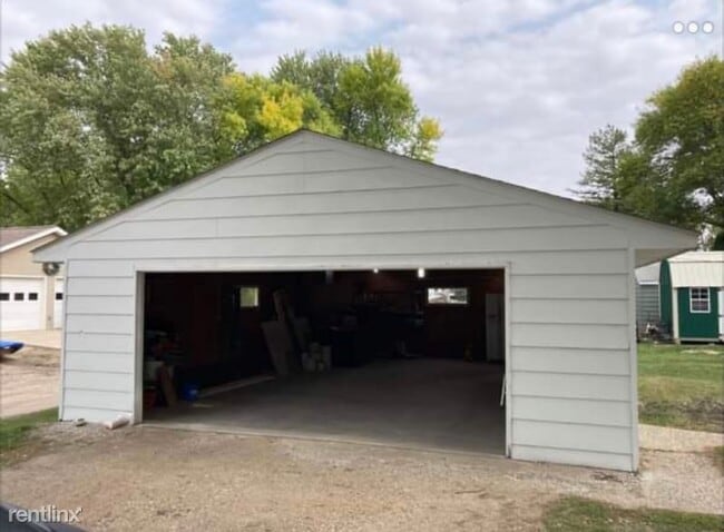 Building Photo - 3 br, 1.5 bath House - 412 21st ST
