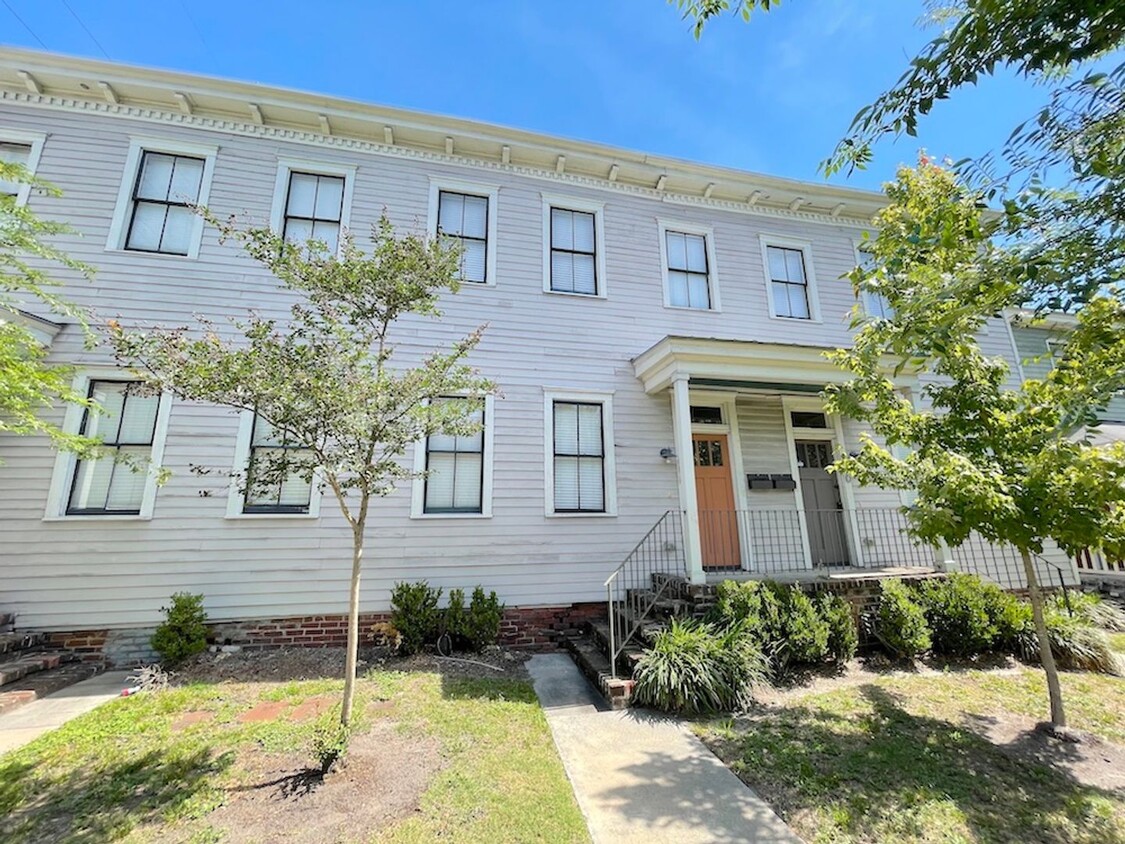 Foto principal - 2 BED | 2 BATH | DOWNTOWN | DIXON PARK | A...