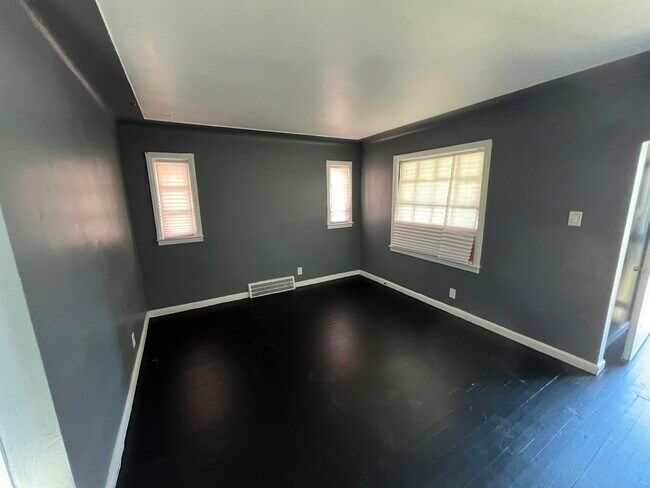 Building Photo - 18677 Lamont Street