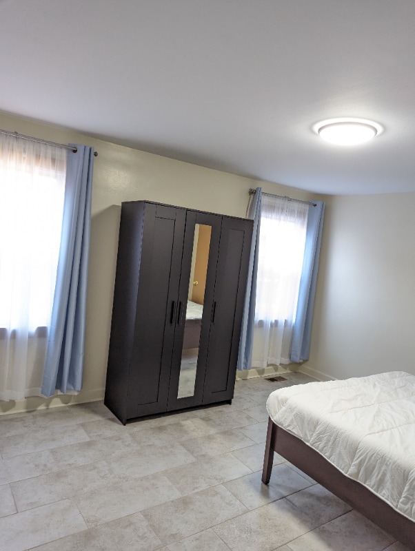 Building Photo - 3322 W Catalpa Ave