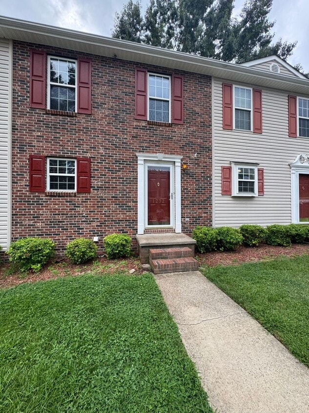 Photo - 1232 Camelot Court