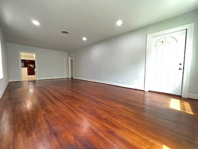 Foto del edificio - 2420 White Oak Dr