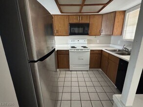 Building Photo - 3823 S Maryland Pkwy