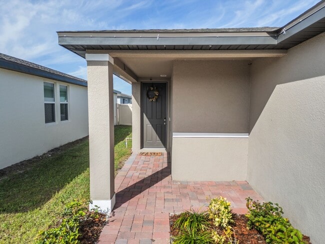 Building Photo - Newly Built 4/2 in Lake Deer Estates of Poinciana!
