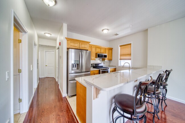 Building Photo - 569 53rd St