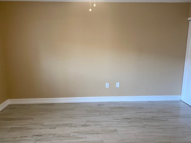 Building Photo - 525 Heatherton Vlg