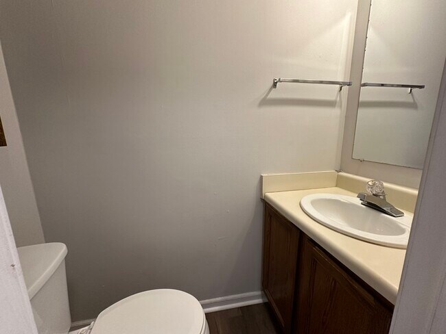Building Photo - Large Upgraded Two Bedroom Townhome