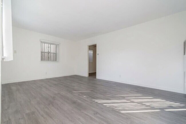 Foto del edificio - 1127 W 111th St